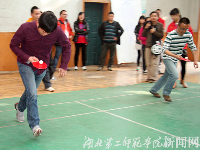 4.“乾坤大挪移”乒乓球运球.jpg