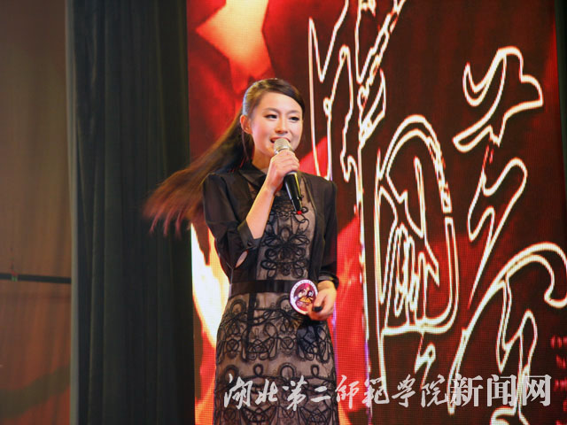 8.二师赖丹丹同学精彩演讲.jpg