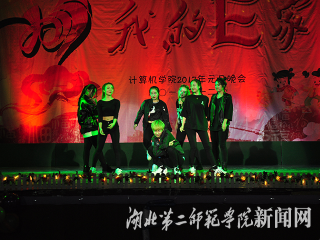 10.歌伴舞 boombayah.jpg