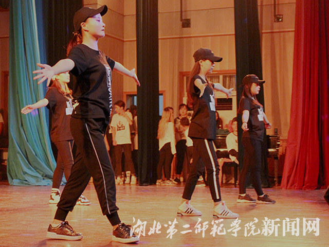 5.他她hiphopA学员展示.jpg